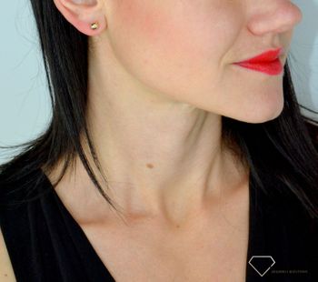 Złote kolczyki 333 „Małe kuleczki” 5 mm – klasyczne kolczyki z żółtego złota (3).jpg